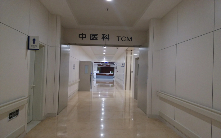 醫(yī)用鋼制病房門(mén)選購(gòu)中需要滿(mǎn)足哪些要求_運(yùn)行_材質(zhì)_棱角